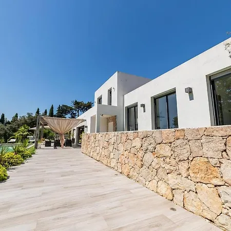 Cannes Hills Lovely Pool & Garden *