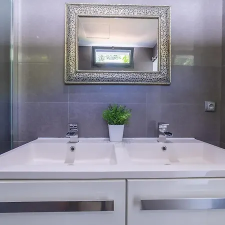 Cannes Hills Lovely Pool & Garden Villa Le Cannet
